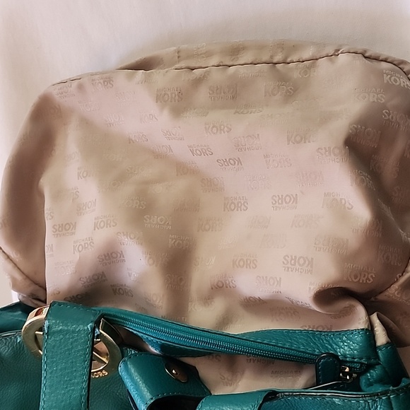 Michael Kors Fulton Hobo shoulder bag in green - Picture 10 of 11